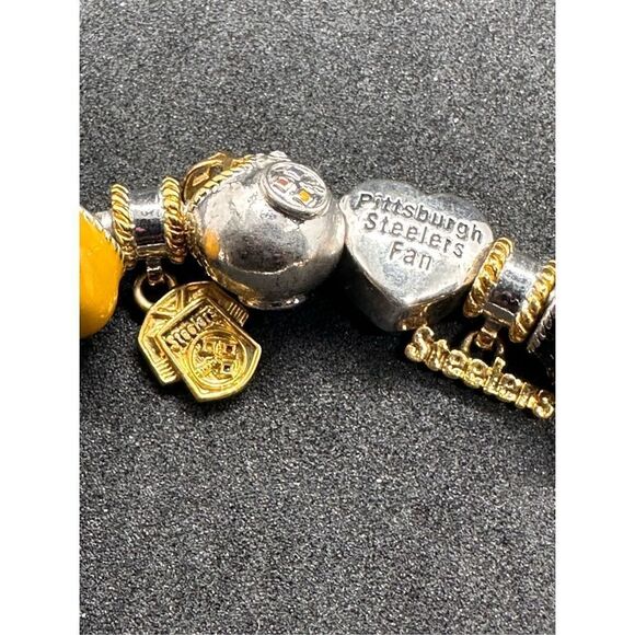 Stunning Bradford exchange charmed Fashionable Fan Steelers Bracelet RETAILS $15 - Picture 5 of 13